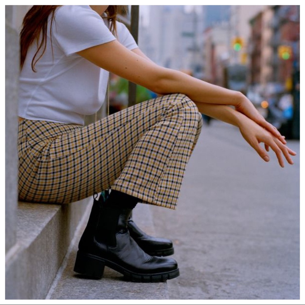 NIB UO Cara Leather Chelsea Boot